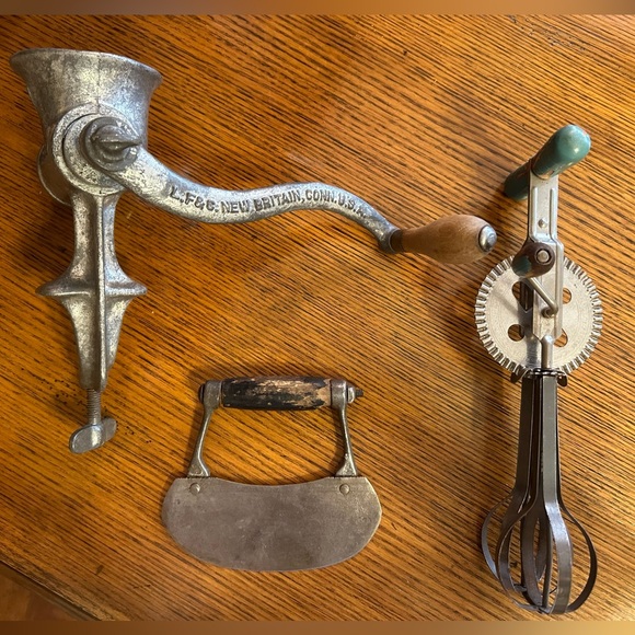 Vintage Kitchen Items Universal Meat Grinder #1, Hand Mixer and Chopper - Picture 4 of 7